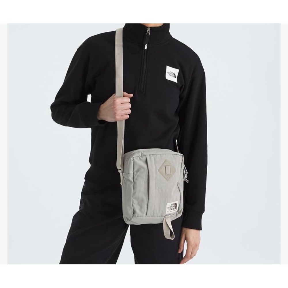 THE NORTH FACE Berkeley Cream Crossbody Bag Adjustable Strap Water Repellent